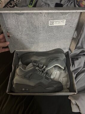 Jordan retro four Paris Wet cement Men’s size 8.5.Worn for 8 hours once.perfect